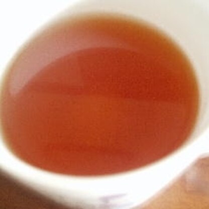 手軽にチューブ入りで作りました＾＾ｖ。
これからは体が温まる生姜紅茶が美味しいですよね。